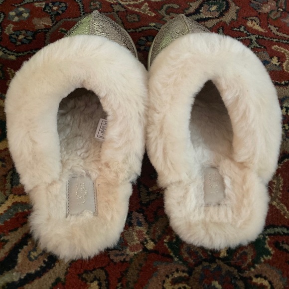 Worn 2x UGG Women’s SCUFFETTE II sz 10 METALLIC SILVER Gorgeous! - Picture 2 of 12